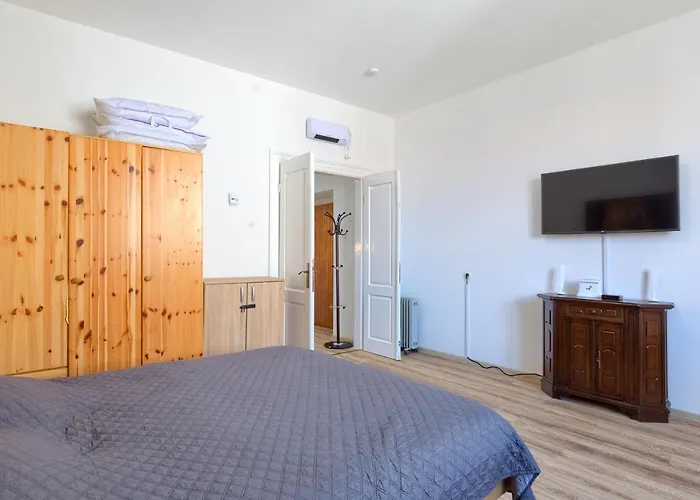 Large Apartment In City Centre Pula!
