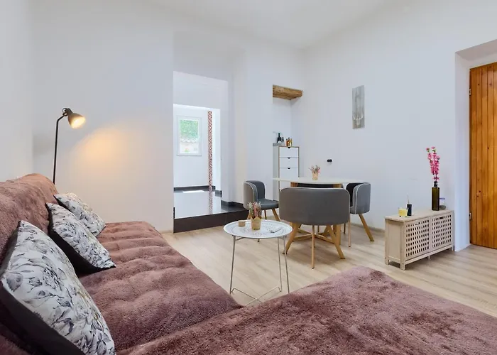 Large Apartment In City Centre Pula!