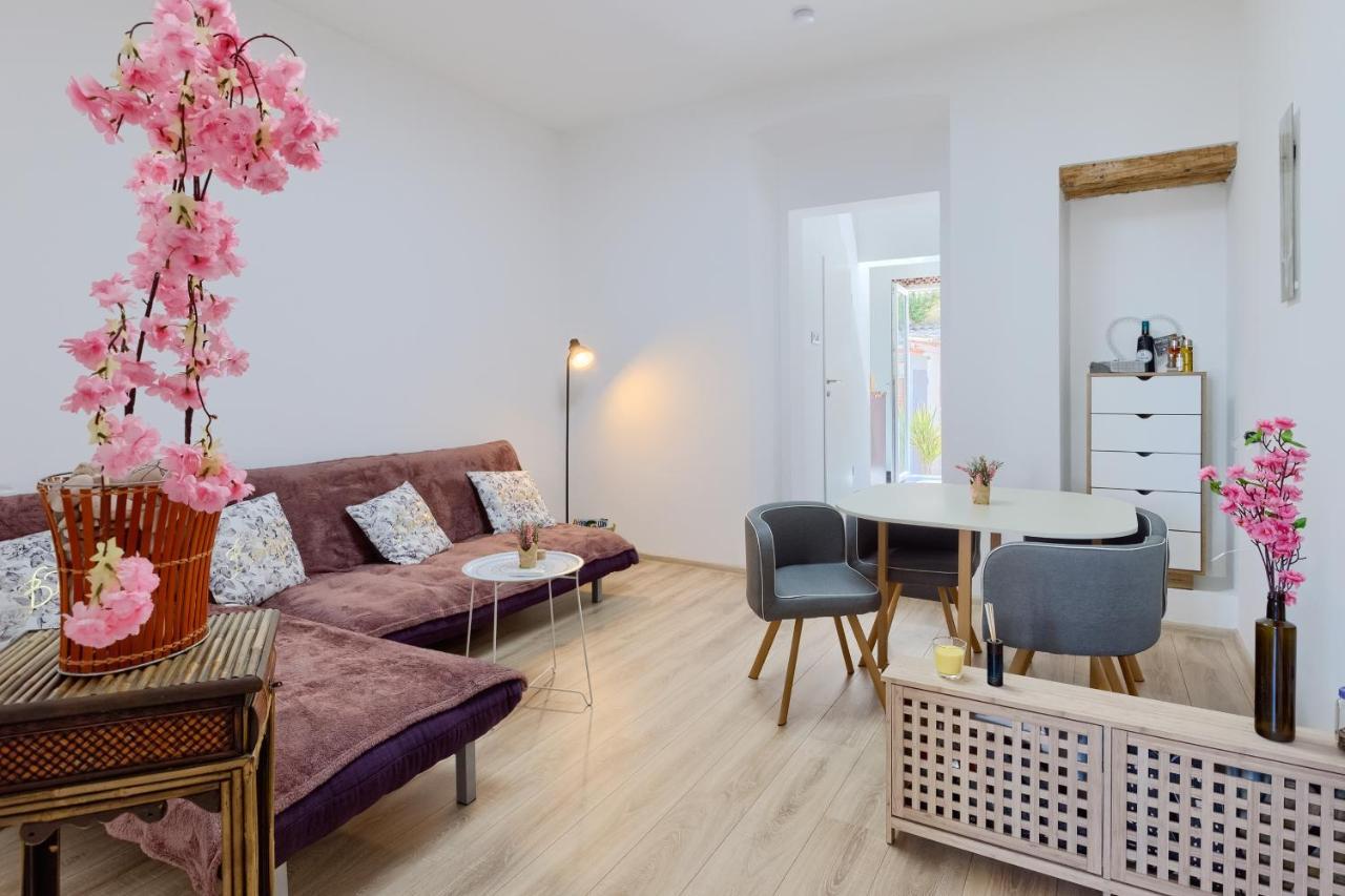 Large In Centre Pula! Apartment