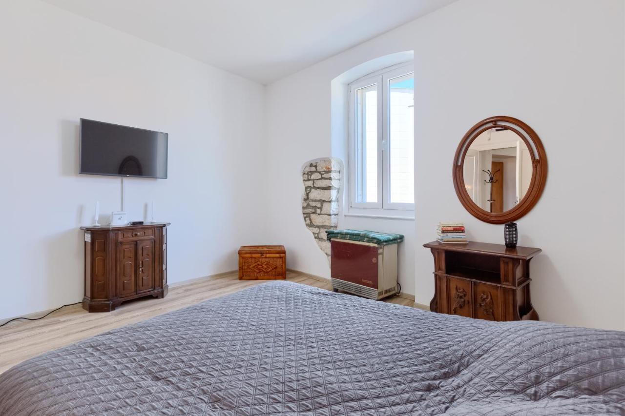 Apartment Large In Centre Pula! *