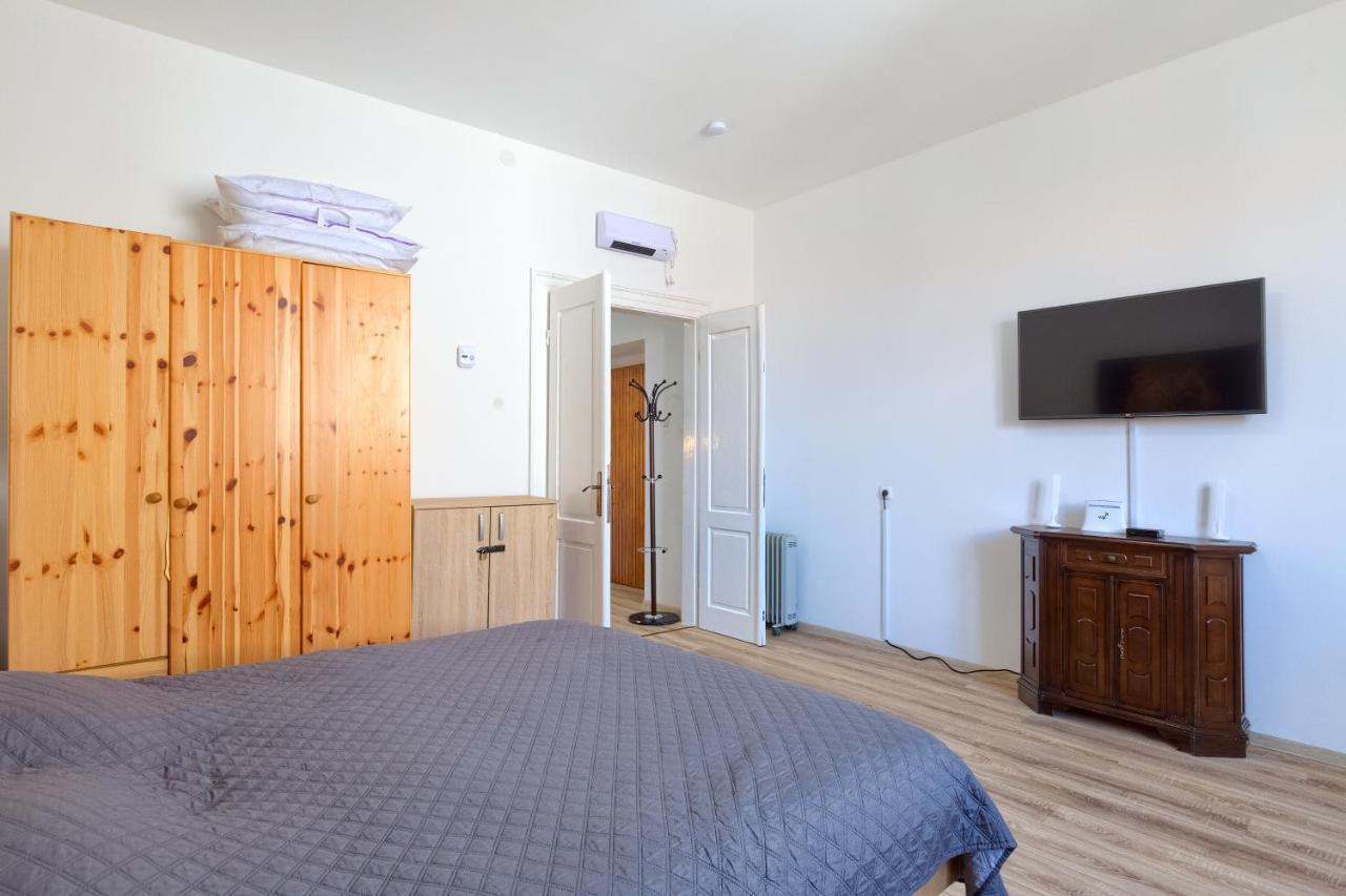 Apartment Large In Centre Pula! *
