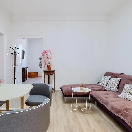 Large Apartment In City Centre Pula! Exterior photo