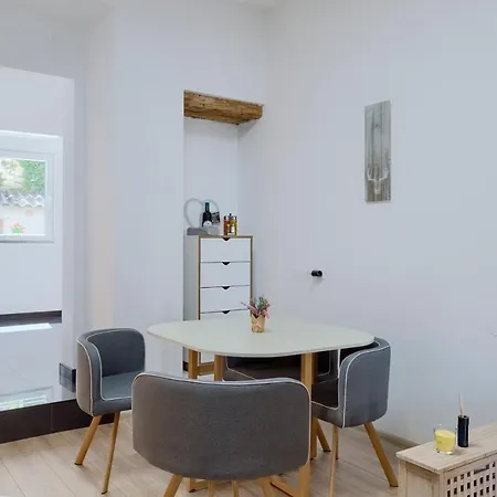 Large Apartment In City Centre Pula! Exterior photo