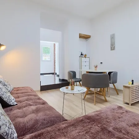 Large Apartment In City Centre Pula! Exterior photo